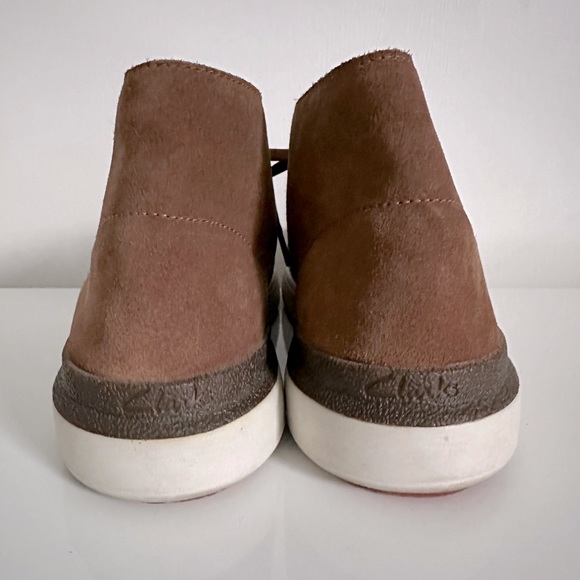Clarks Men's CourtLite DBT Cognac Suede 26165551 Size 10 Boots Desert Boots - Picture 6 of 9